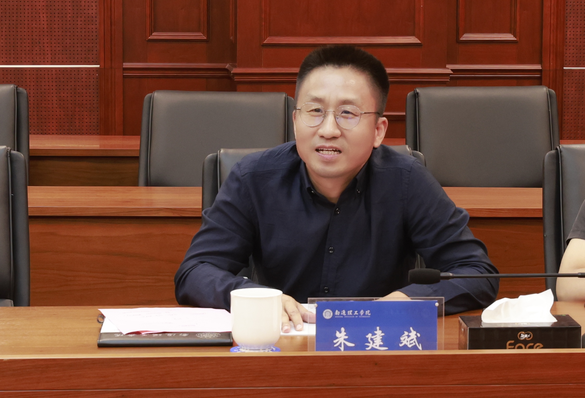 我校第二任校长曹元坤返校考察 共话学校发展新篇